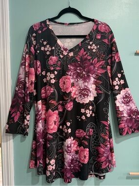 Gorgeous Floral V‑Neck Women's Tunic Top